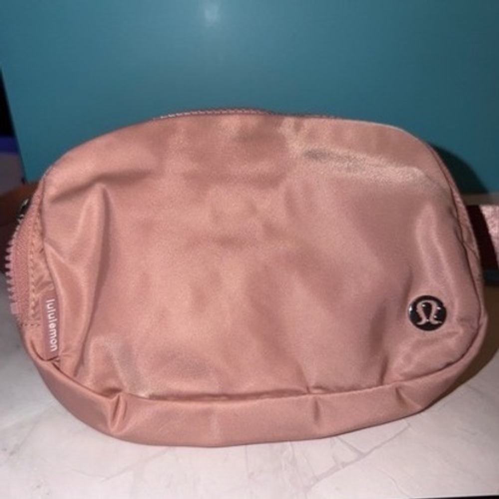 Lululemon Everywhere Belt Bag 1L Pink Brier Rose Adjustable Strap Athleisure